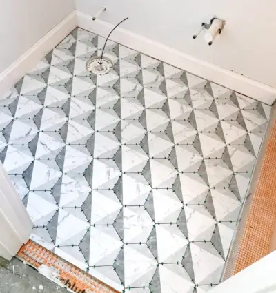 Bride de toilette hexagonale en marbre pour carrelage duplex