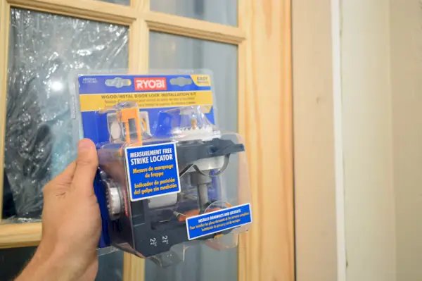 Kit de instalare Ryobi Door Lock pentru crearea locației mânerului în ușă