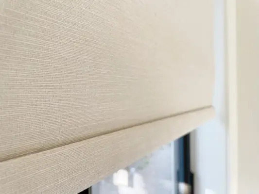 Detalj av Bali Persienner Blackout Roller Shade Textur Tyg