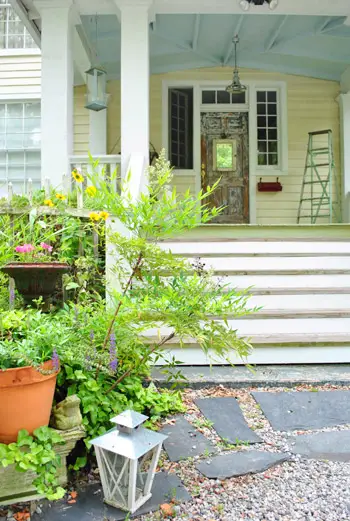 Wendy Front Porch Detail