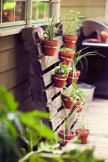 Fioriera per pallet rifatta da giardino