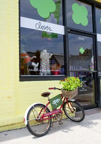 Faire du lèche-vitrines chez Clover à Richmond en Virginie