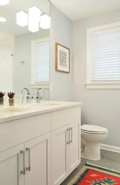 Richmond Rental Renovation Bathroom Light tualetes