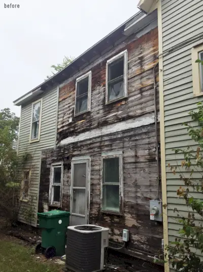 Casa de praia reconstruída caindo antes