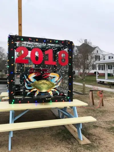 celebração de ano novo em cape charles virginia com panela de caranguejo