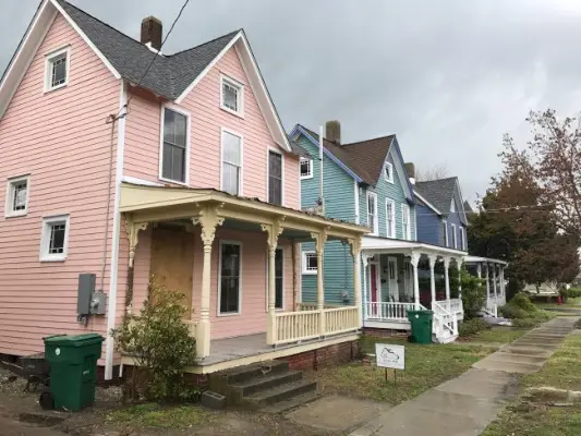 Strandhuisupdate Drie huizen, één roze