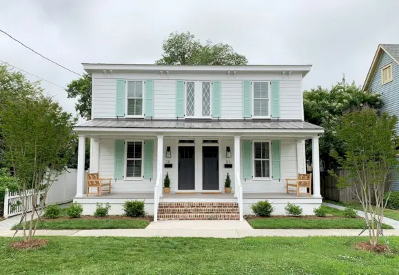 Duplex Front Landscaped Straight Full