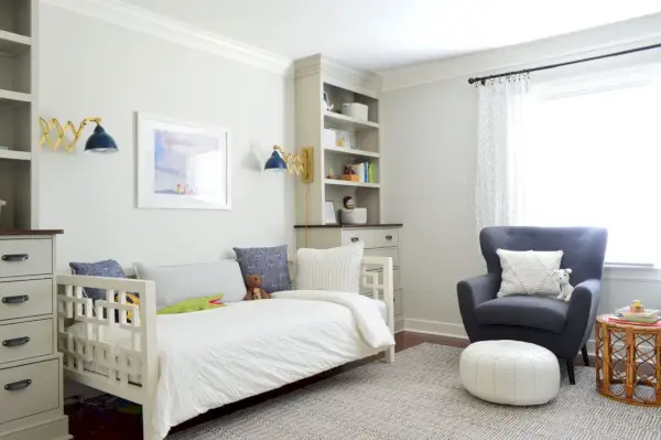 Chambre grand garçon avec lit de repos et bibliothèques intégrées