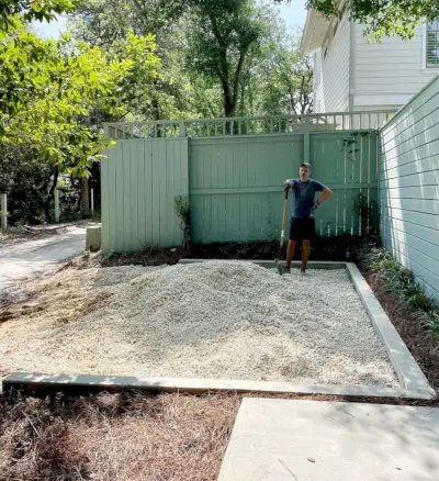 John lapáttal terjedő halom bahamai szikla a műút parkolójában