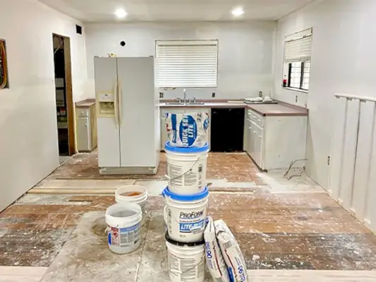 „Florida Renovation Progress Kitchen ReDrywalled“.