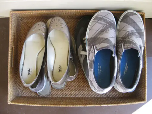 véranda-panier-à-chaussures-botte-tin-organisé-soigné