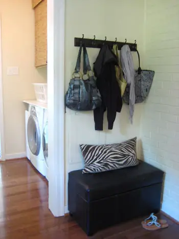 new-mudroom-in-den-corner-helppo