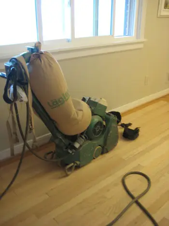 ponceuse-de-finition-de-parquet-en-bois-dur