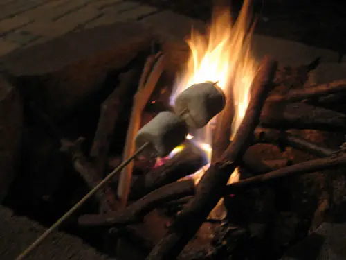 smores para fazer lareira ao ar livre