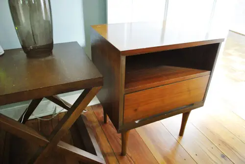 Tables de chevet anciennes et neuves