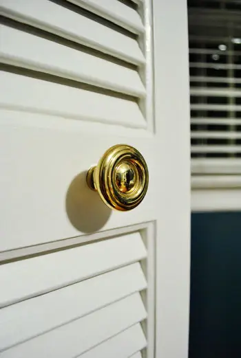 GBed Closet Knob Pred