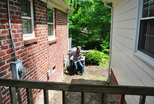 Alley John Squatting