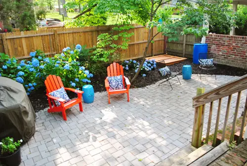 Adirondack Patio complet depuis les marches