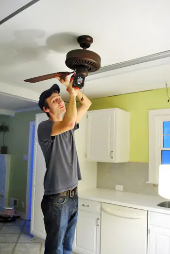 Luči John Removing Fan