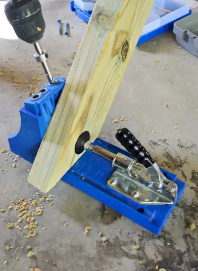 Utiliser Kreg Jig pour créer des trous de poche dans du bois traité sous pression