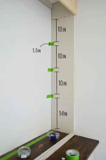 Mål av hylleavstand for DIY bokhylle