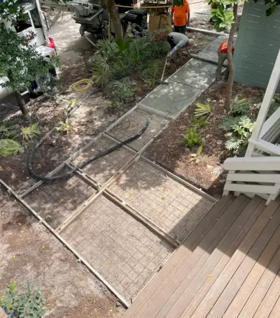 Béton coulé devant la passerelle