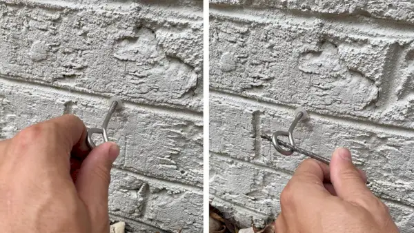 Visser des crochets de treillis de vigne dans un mur de briques