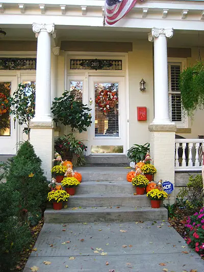 Porches históricos decorados para Halloween