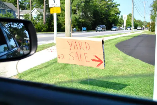 LaborDay Yard Sale -kyltti