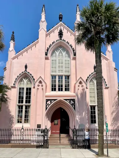 Igreja Huguenote Rosa no French Quarter, em Charleston, Carolina do Sul