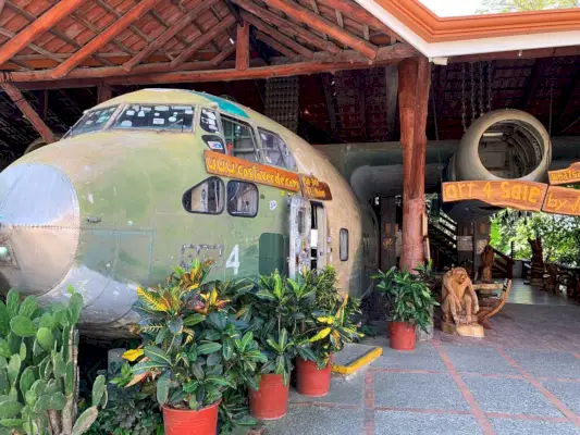 Reštaurácia El Avion v Manuel Antonio Costa Rica