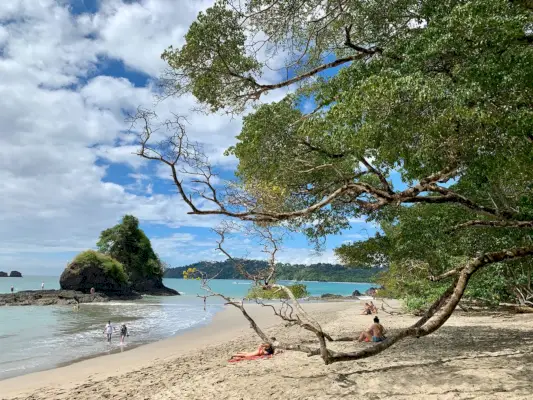 Plaja tropicală în Parcul Național Manual Antonio Costa Rica