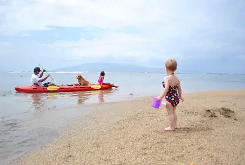 HI Beach Kayak passando