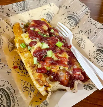 Hot dog speciale per il Ringraziamento di Dat Dog a New Orleans