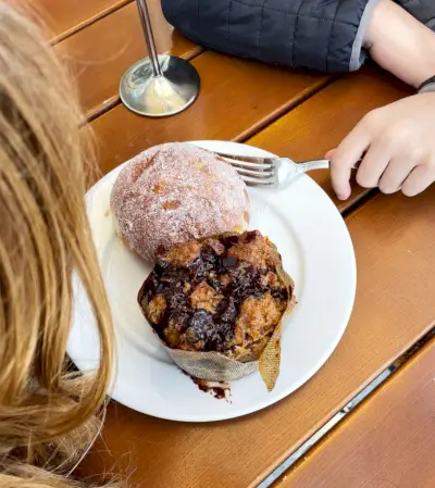 Konditorejas izstrādājumi bērniem no La Boulangerie Ņūorleānā