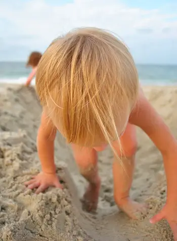 Strandkväll Clara hår uppifrån