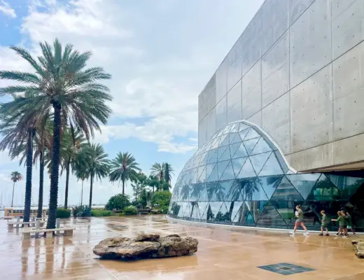 Extérieur du musée d'art Salvador Dali à Saint Petersburg en Floride