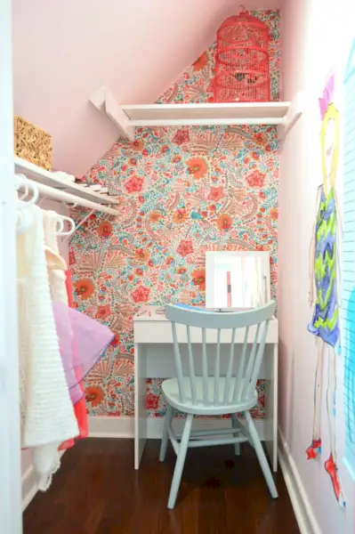 quarto de meninas armário escrivaninha tecido papel de parede