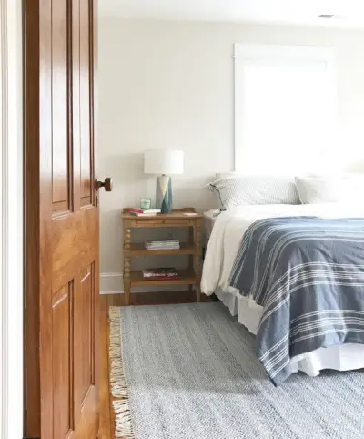 Chambre avant de cuisine de maison de plage avec tapis